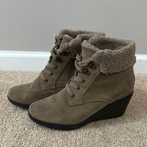 Women's White Mountain Tan Wedge Ankle Boots